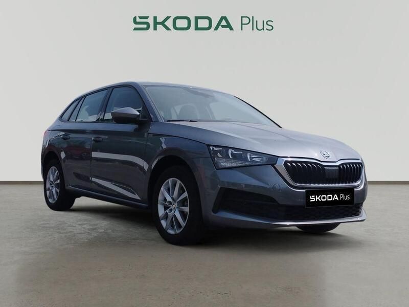 Gris Usado 2022 Skoda Scala Active Utilitario | 15.150 € (Buen precio) - Imagen 1/4