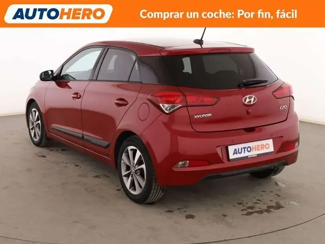 Usado Hyundai i20 90 CV (66 kW) 2017 Rojo Utilitario