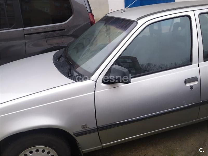 Usado Opel Kadett S 75 CV (55 kW) 1987 Gris / plata Utilitario