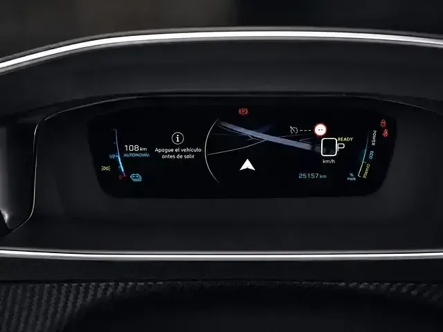Usado Peugeot e-2008 Allure 100 kW (136 CV) 2023 Gris SUV
