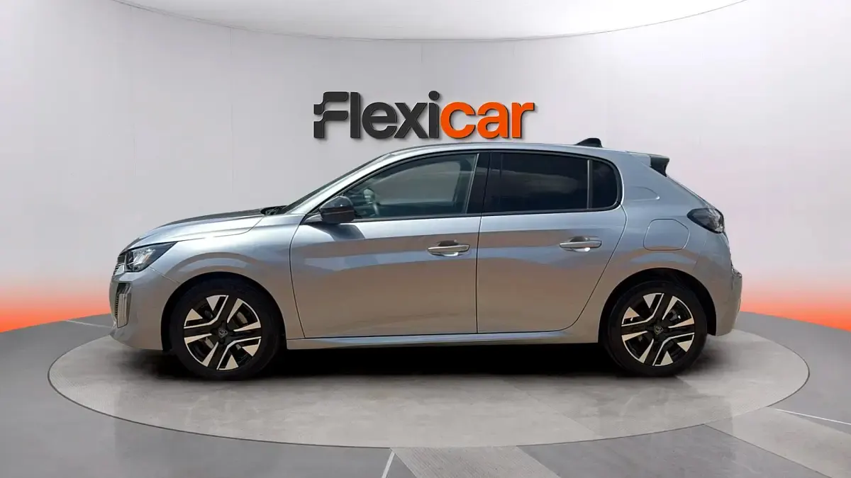 Usado Peugeot 208 Allure 101 CV (74 kW) 2025 Blanco Utilitario