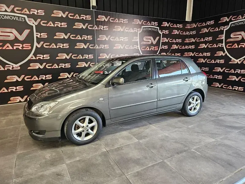 Usado Toyota Corolla Sol 110 CV (80 kW) 2002 Gris / plata Berlina