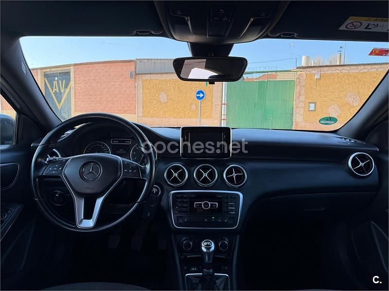 Usado Mercedes A180 Style 122 CV (89 kW) 2014 Gris / plata Berlina