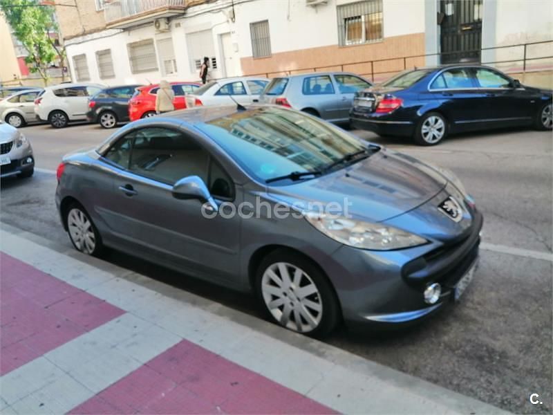 Gris / plata Usado 2009 Peugeot 207 CC Descapotable | 3500 € (Buen precio) - Imagen 1/4
