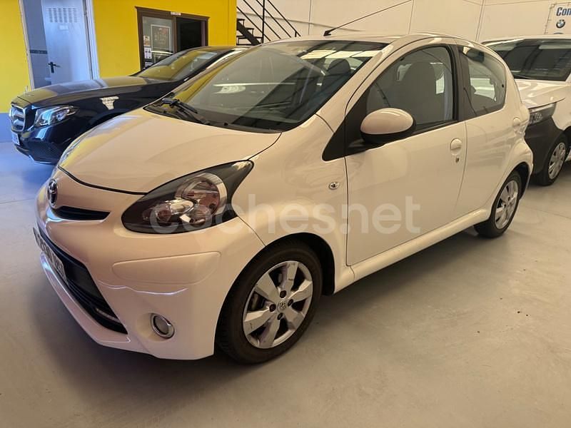 Blanco Usado 2012 Toyota Aygo Connect Style Utilitario | 4799 € - Imagen 1/4