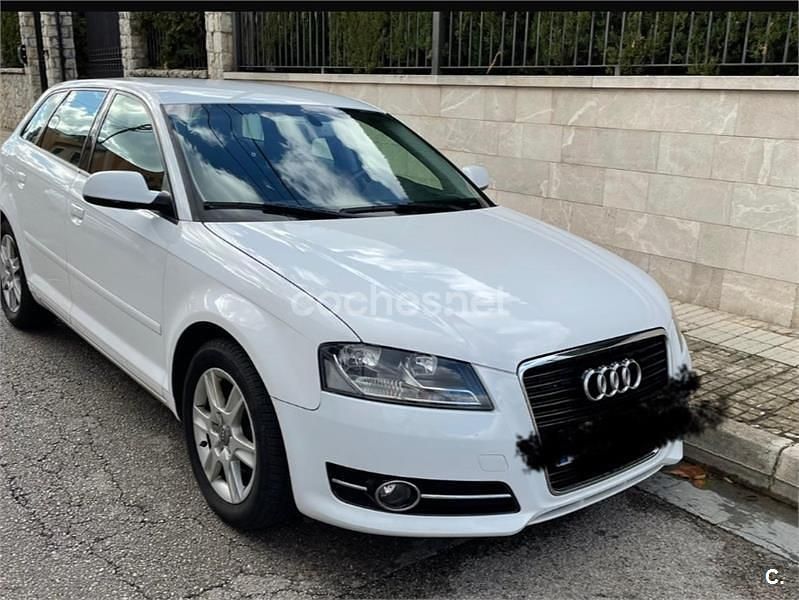 Usado Audi A3 Attraction 105 CV (77 kW) 2012 Blanco Berlina