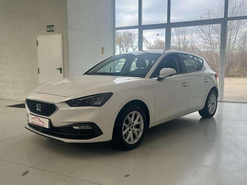 Usado Seat Leon Style 131 CV (96 kW) 2021 Blanco Utilitario