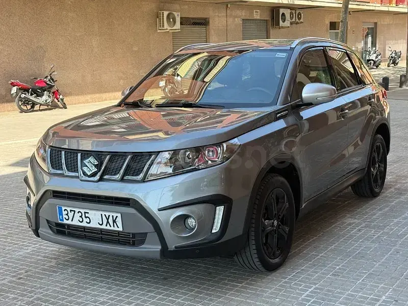Usado Suzuki Vitara 140 CV (102 kW) 2017 Gris / plata SUV