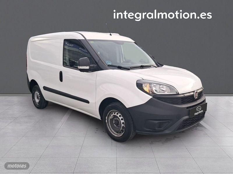 Usado Fiat Doblò 95 CV (69 kW) 2019 Blanco Monovolumen