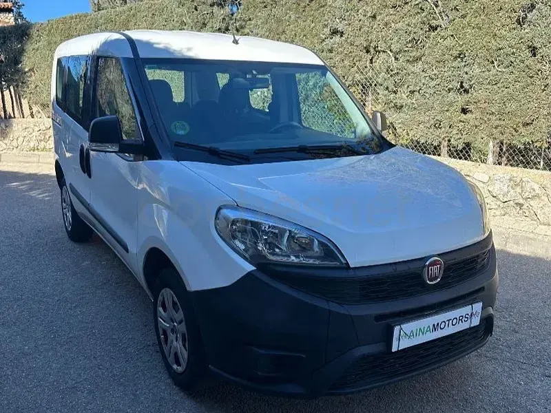 Usado Fiat Doblò Easy 95 CV (69 kW) 2019 Blanco Monovolumen