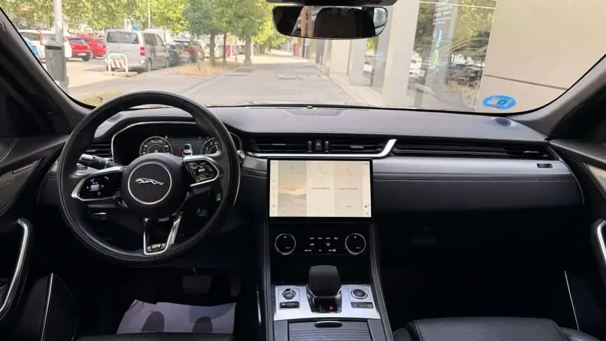 Usado Jaguar F-Pace R-Dynamic 404 CV (297 kW) 2022 Gris SUV