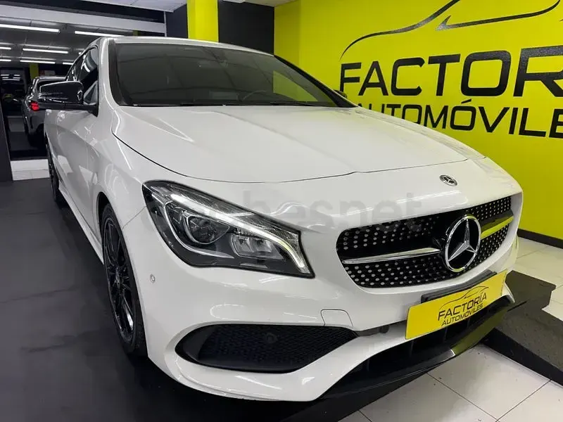 Usado Mercedes CLA220 Shooting Brake 177 CV (130 kW) 2017 Blanco Familiar