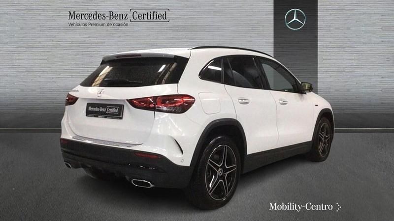 Usado Mercedes GLA250 AMG line 160 CV (117 kW) 2020 Digital white  metallic paint SUV