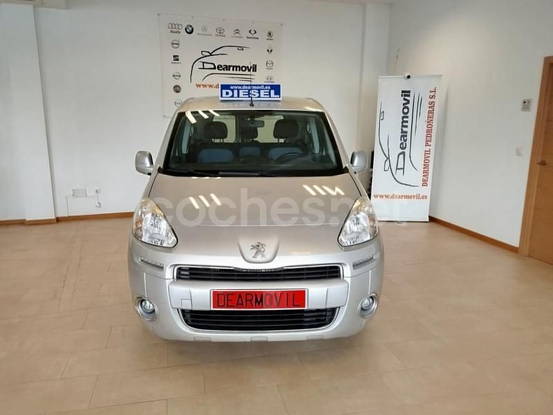 Usado Peugeot Partner Tepee Active 92 CV (67 kW) 2015 Gris / plata Monovolumen