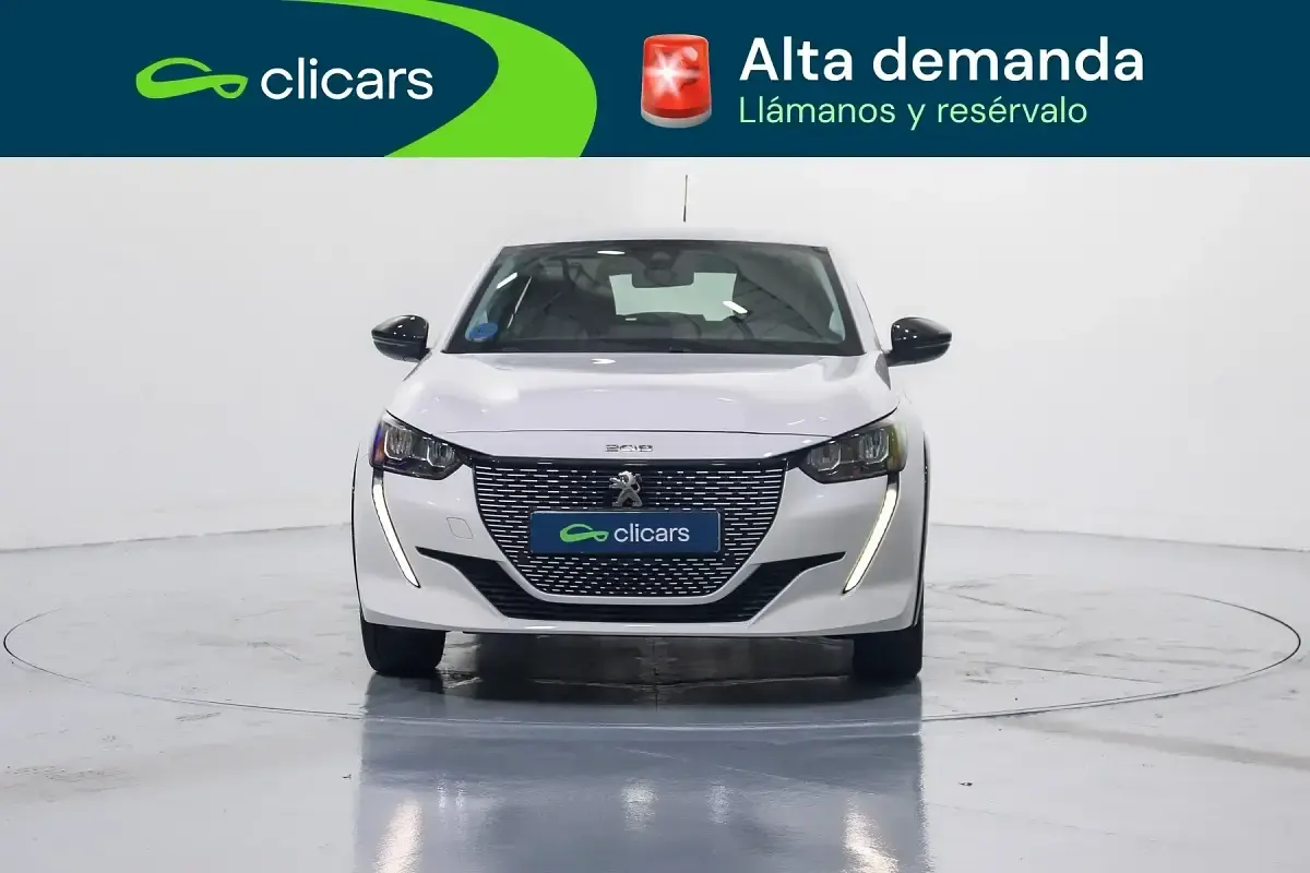 Usado Peugeot e-208 Active 100 kW (136 CV) 2024 Blanco Utilitario