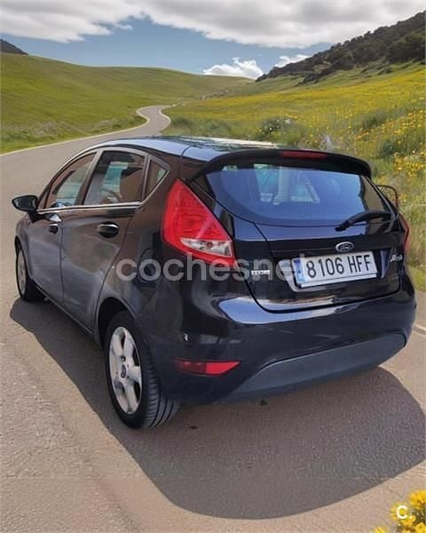 Negro Usado 2011 Ford Fiesta Titanium Berlina | 2450 € (Precio justo) - Imagen 1/4
