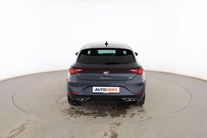 Usado Seat Leon FR 150 CV (110 kW) 2020 Gris Berlina