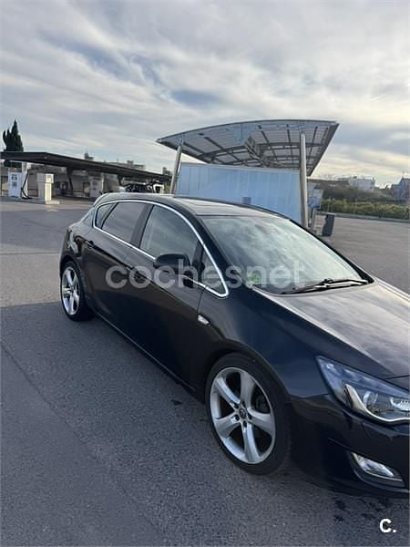 Usado Opel Astra Sport 165 CV (121 kW) 2011 Negro Berlina