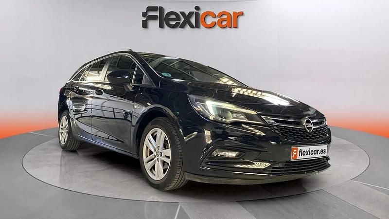 Usado Opel Astra Excellence 150 CV (110 kW) 2018 Negro Familiar