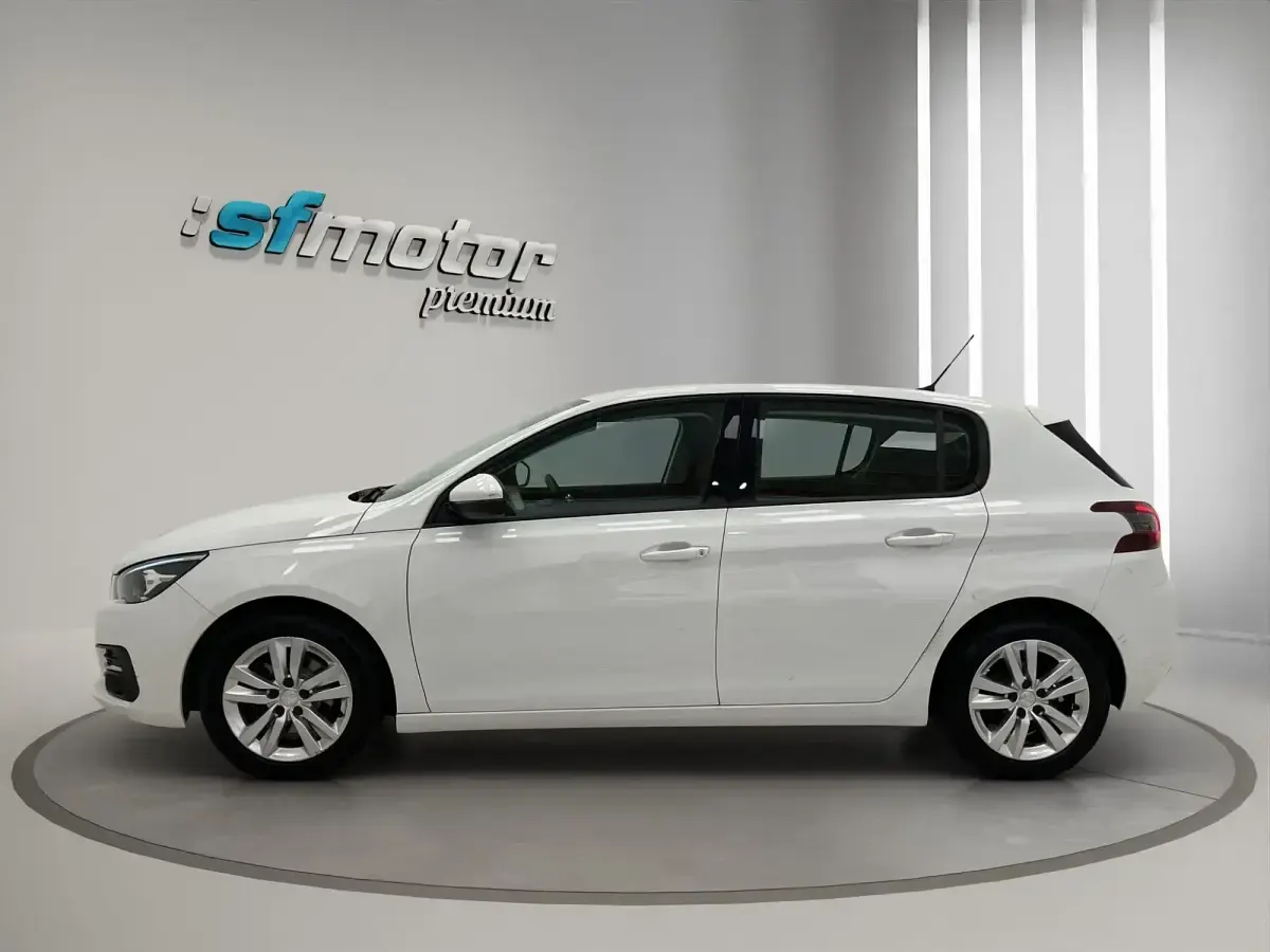 Usado Peugeot 308 Active 131 CV (96 kW) 2021 Blanco Utilitario