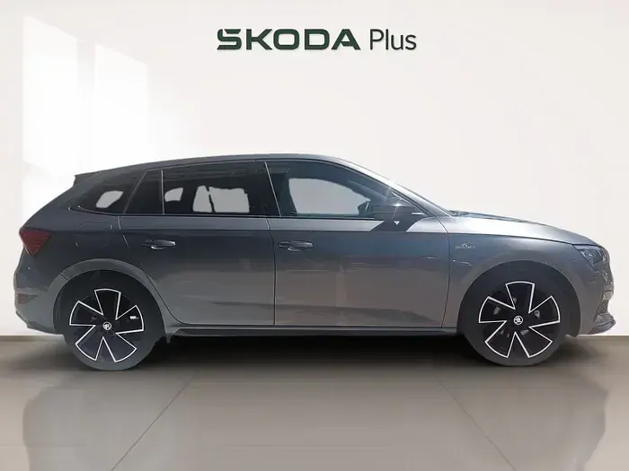 Usado Skoda Scala Monte Carlo 150 CV (110 kW) 2022 Gris Utilitario