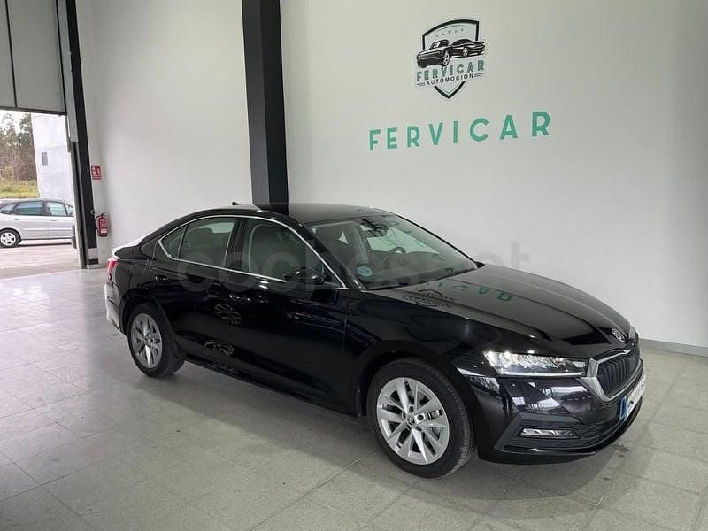 Usado Skoda Octavia Selection 115 CV (84 kW) 2022 Negro Berlina