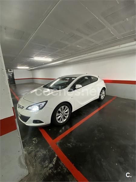 Usado Opel Astra GTC Sportive 165 CV (121 kW) 2015 Blanco Berlina