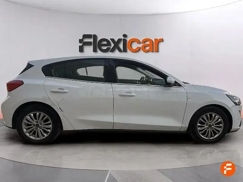 Usado Ford Focus Titanium 120 CV (88 kW) 2020 Blanco Berlina