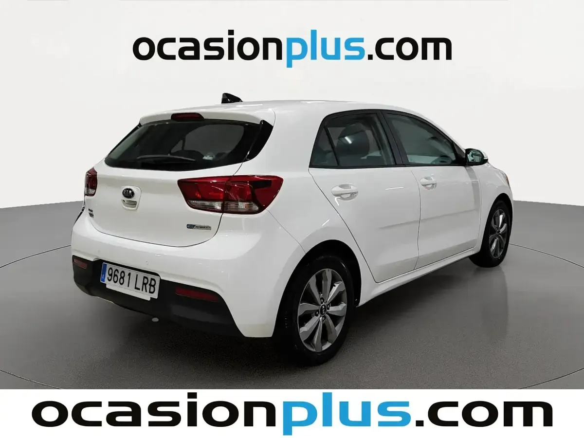 Usado Kia Rio 101 CV (74 kW) 2021 Blanco Utilitario