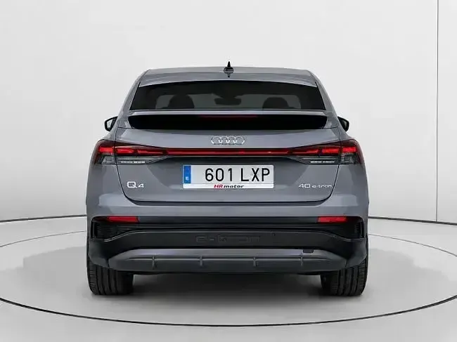 Usado Audi Q4 e-tron S-Line 150 kW (204 CV) 2022 Gris SUV