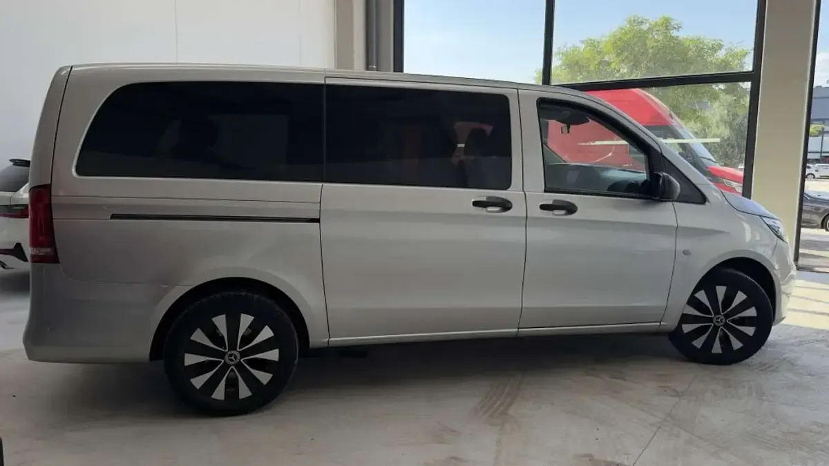 Usado Mercedes Vito 136 CV (100 kW) 2022 Gris Van