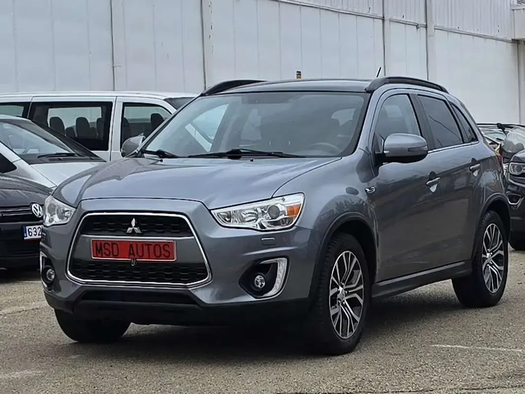 Usado Mitsubishi ASX Motion 114 CV (83 kW) 2015 Plateado SUV