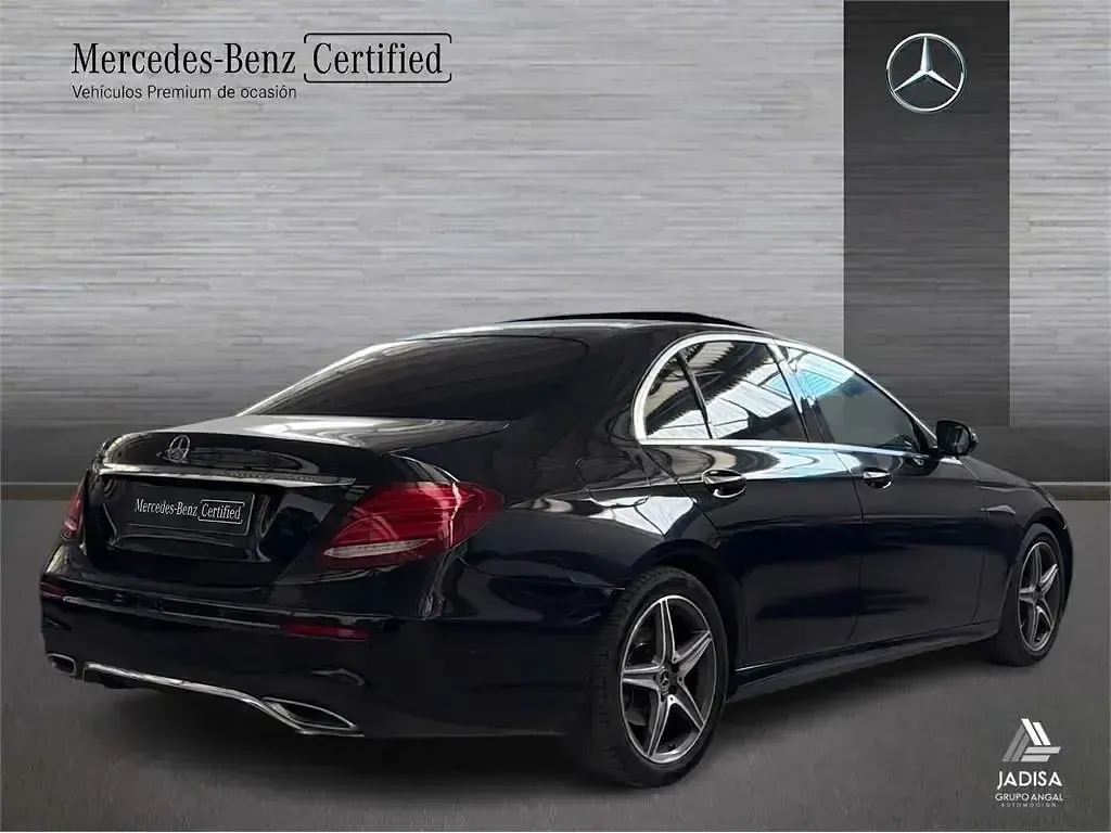Usado Mercedes E220 194 CV (142 kW) 2019 Negro obsidiana Berlina