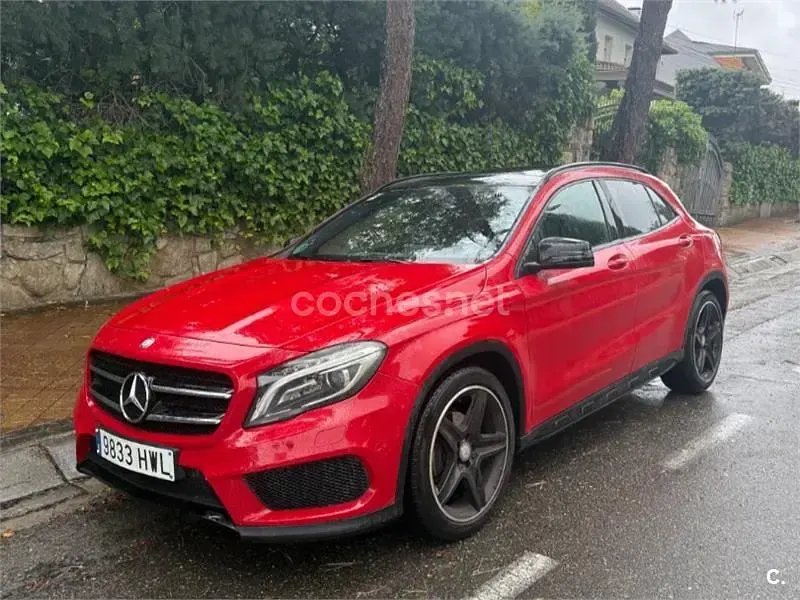 Begagnad Mercedes GLA200 AMG line 136 HK (100 kW) 2014 Röd SUV