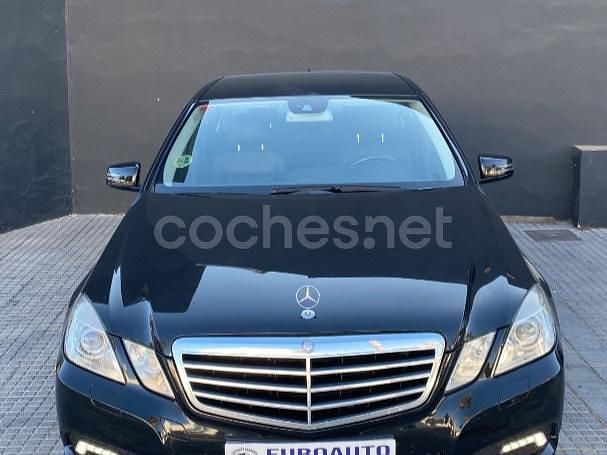 Usado Mercedes E200 Avantgarde 136 CV (100 kW) 2011 Negro Berlina