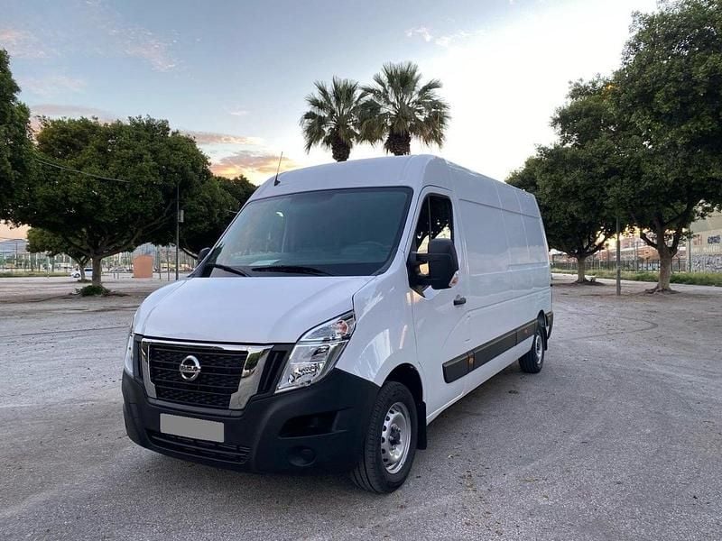 Usado Nissan Interstar 135 HP (99 kW) 2024 Branco Van