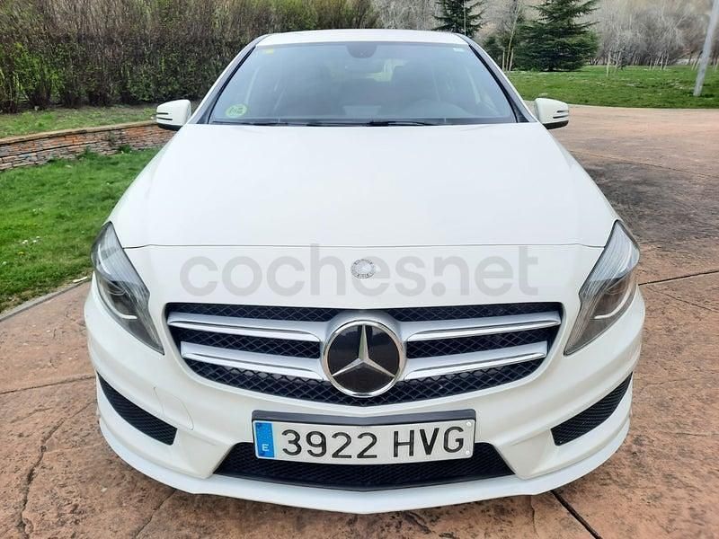 Usado Mercedes A180 AMG line 109 CV (80 kW) 2014 Blanco Berlina