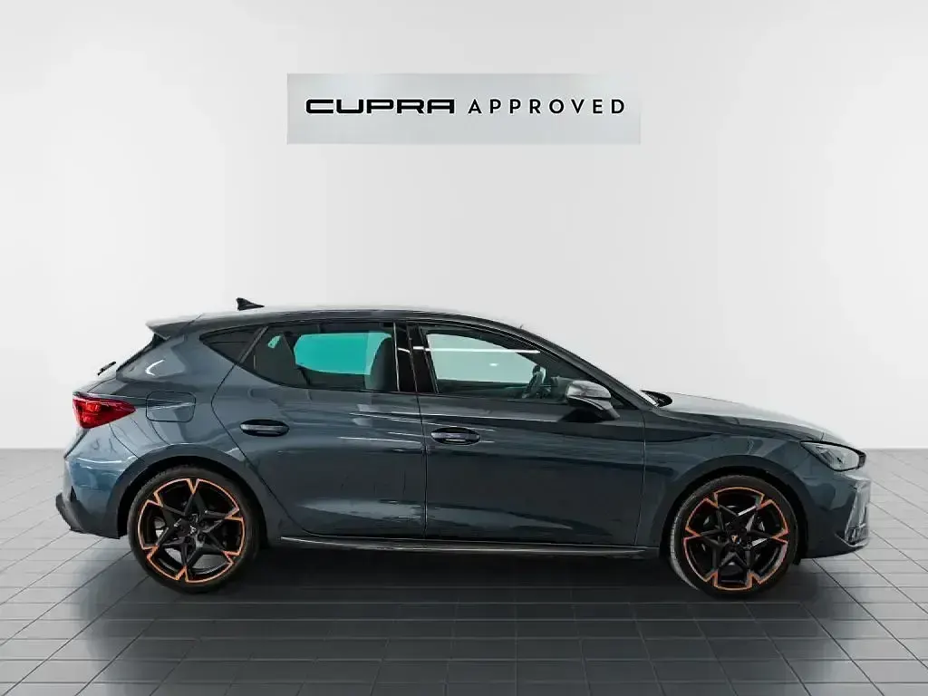 Usado Cupra Leon 150 CV (110 kW) 2024 Gris / plata Berlina