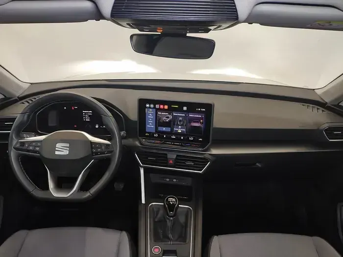 Usado Seat Leon Style 116 CV (85 kW) 2025 Blanco Berlina