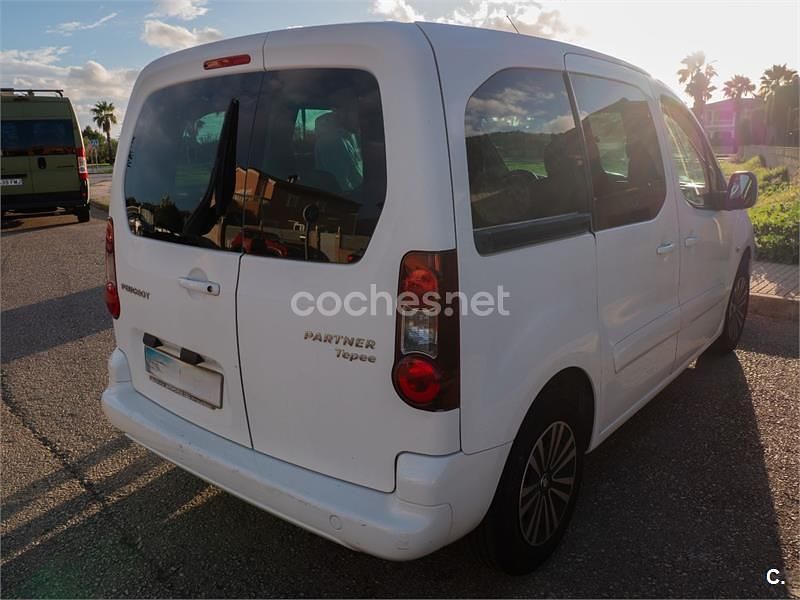 Usado Peugeot Partner Tepee Active 92 CV (67 kW) 2012 Blanco Monovolumen