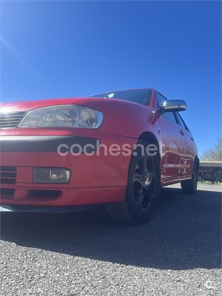Usado Seat Cordoba Sport 110 CV (80 kW) 2001 Rojo Berlina