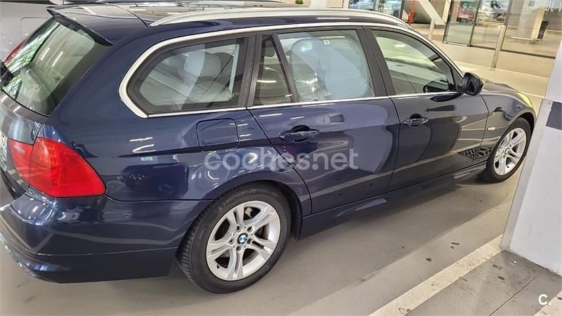 Usado BMW 318 143 CV (105 kW) 2012 Azul Familiar