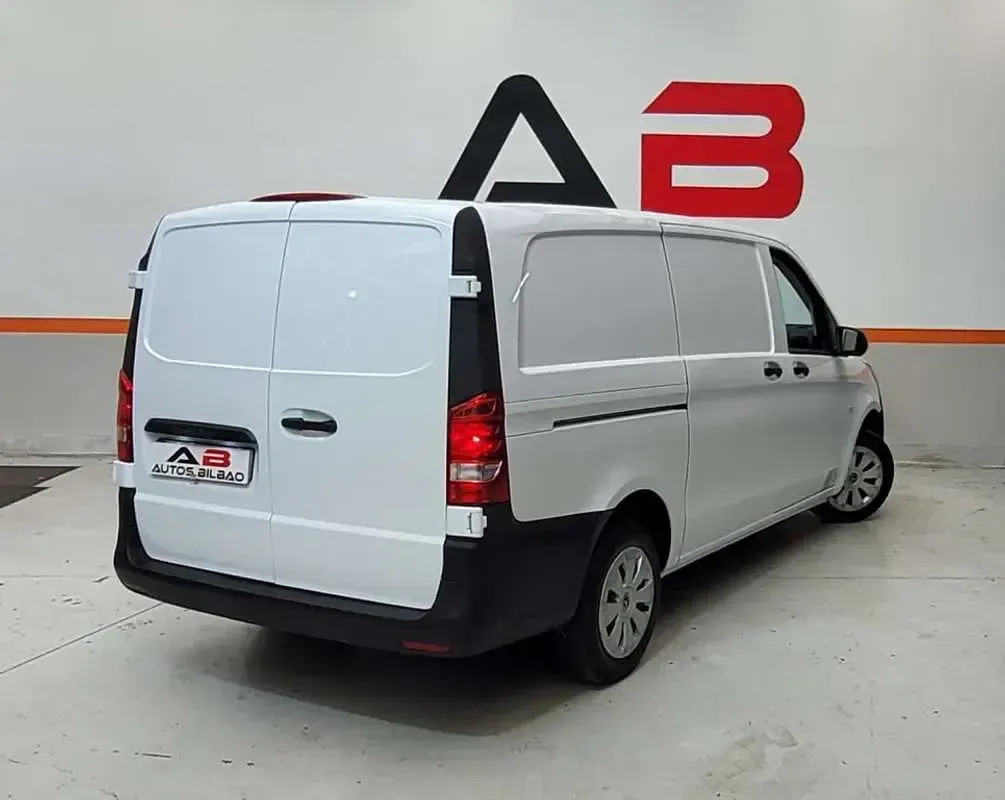 Usado Mercedes Vito 136 CV (100 kW) 2021 Blanco Van