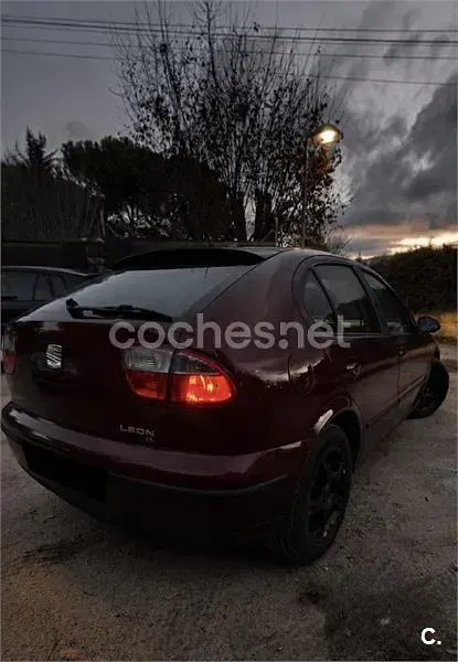 Usado Seat Leon Sport 110 CV (80 kW) 2004 Granate Utilitario