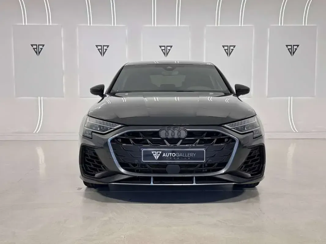 Usado Audi S3 Sportback Premium 333 CV (244 kW) 2024 Gris Utilitario