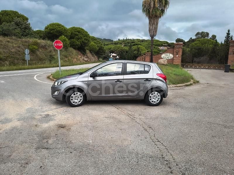 Beige Usado 2013 Hyundai i20 Berlina | 6999 € (Precio justo) - Imagen 1/4