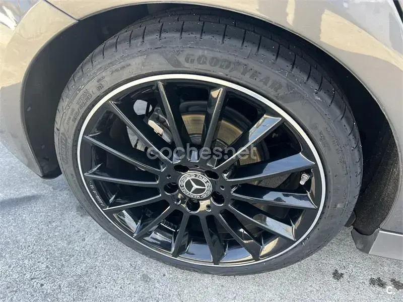 Usado Mercedes A180 109 CV (80 kW) 2019 Gris / plata Berlina