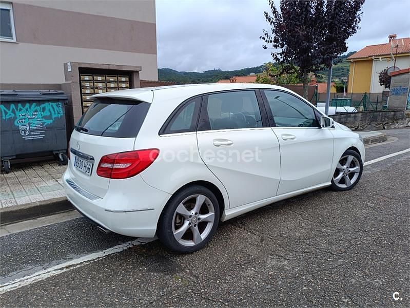Usado Mercedes B200 136 CV (100 kW) 2013 Blanco Monovolumen