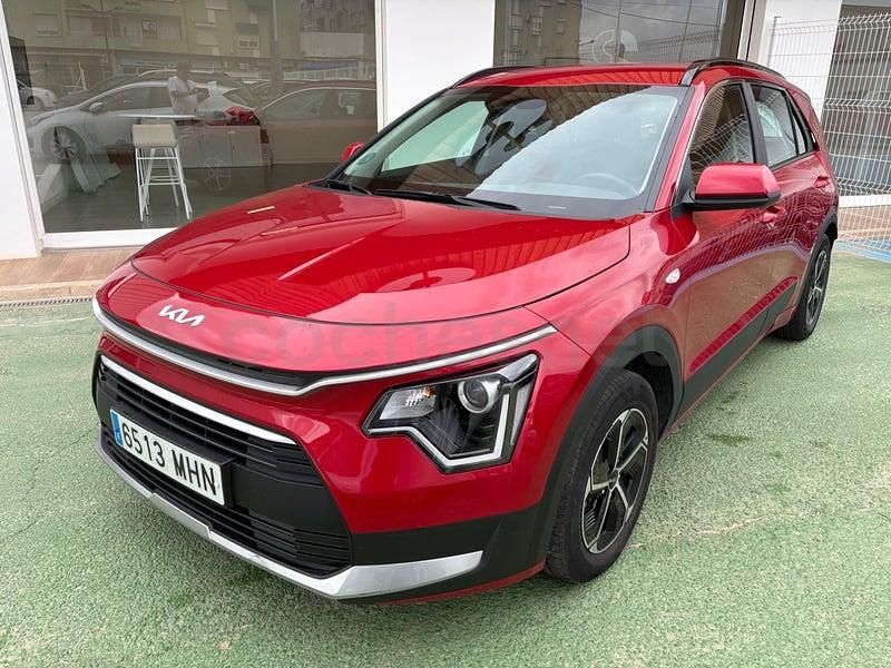 Usado Kia Niro 141 CV (103 kW) 2023 Granate SUV