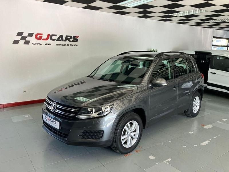 Gris / plata Usado 2014 VW Tiguan Business SUV | 12.900 € (Un poco caro) - Imagen 1/4